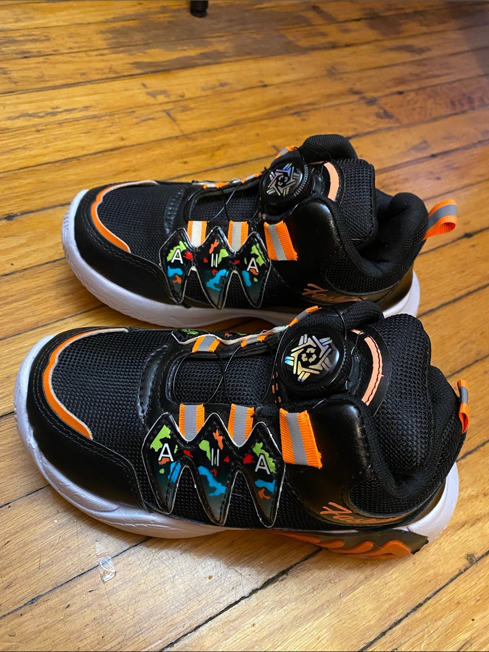 Kids Boys ELLs Black & Orange Athletic Sneakers with Easy-Twist Closure size 3